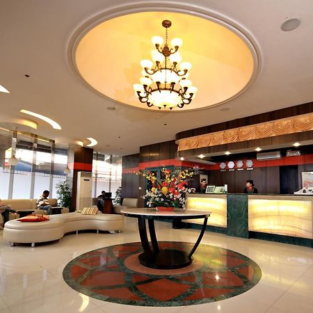 Eurotel Makati Μακάτι Εξωτερικό φωτογραφία